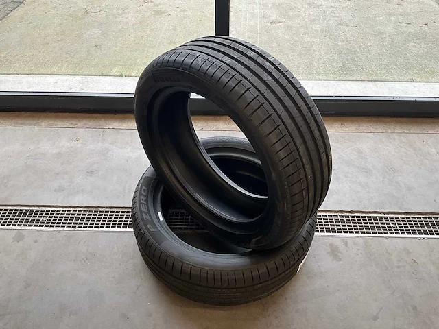 Pirelli "p zero" 235/50 r19 (2x) - afbeelding 1 van  7