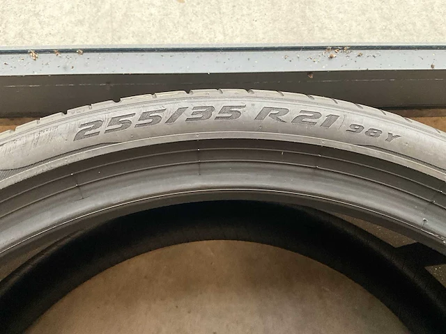 Pirelli "p zero" 255/35 r21 - afbeelding 4 van  7