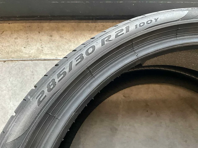 Pirelli "p zero" 285/30 r21 - afbeelding 4 van  7