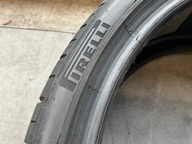 Pirelli "p zero" 285/30 r21 - afbeelding 6 van  7