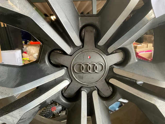 Pirelli p zero autoband op lichtmetalen audi velg (4x) - afbeelding 12 van  14