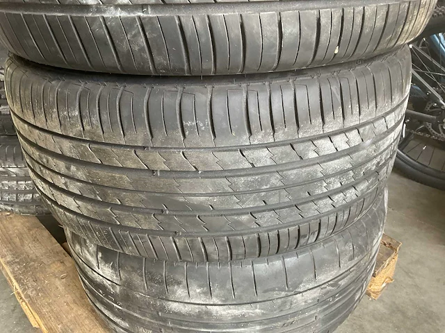 Pirelli p zero m+s autoband op lichtmetalen velg (4x) - afbeelding 7 van  16