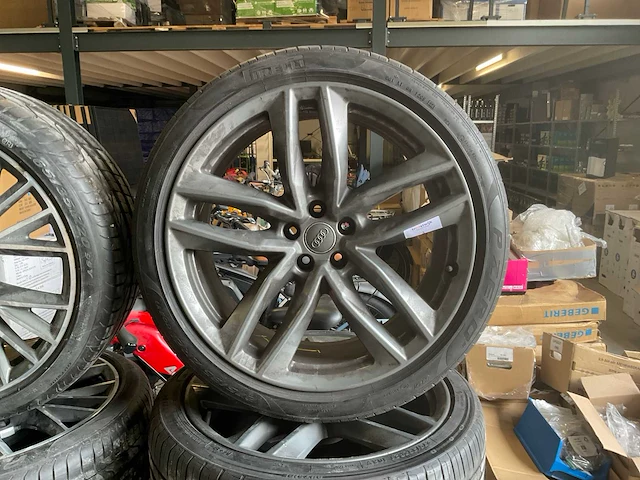 Pirelli p zero m+s autoband op lichtmetalen velg (4x) - afbeelding 1 van  16