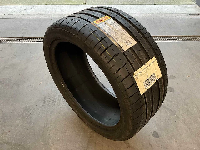 Pirelli "p-zero pz4" 325/35 r22 - afbeelding 1 van  5