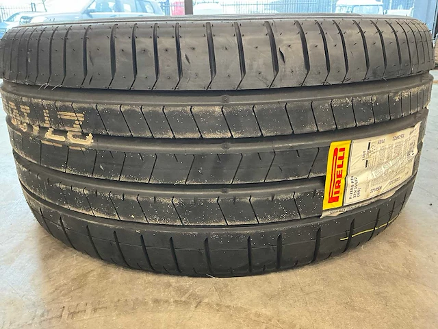 Pirelli "p-zero pz4" 325/35 r22 - afbeelding 5 van  5