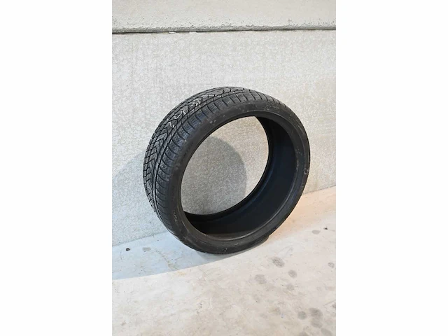 Pirelli scorpion 265/35r22 winterband - afbeelding 2 van  5