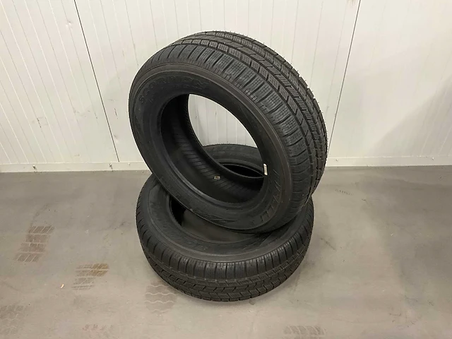 Pirelli "scorpion ice & snow" 235/60 r17 (2x) - afbeelding 1 van  7