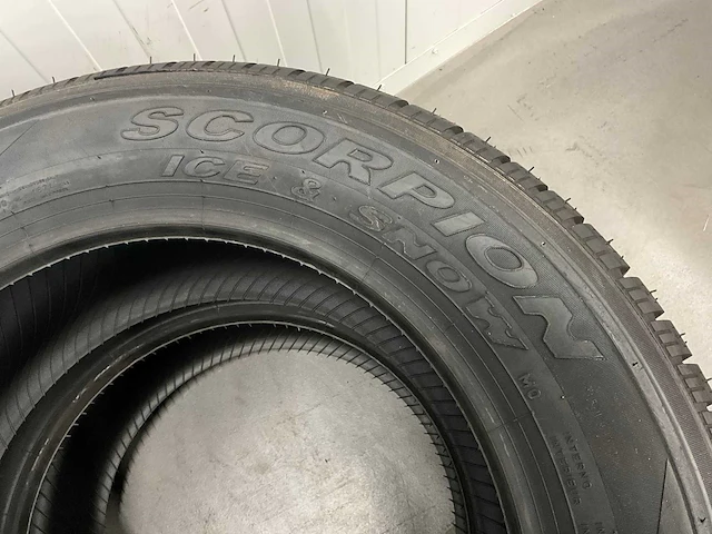 Pirelli "scorpion ice & snow" 235/60 r17 (2x) - afbeelding 3 van  7