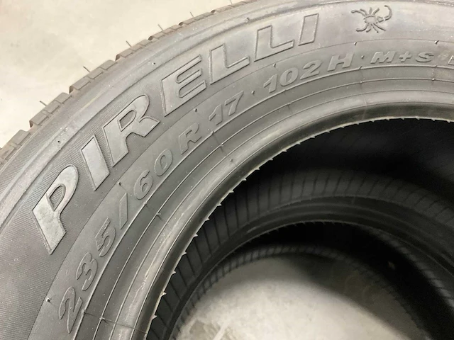 Pirelli "scorpion ice & snow" 235/60 r17 (2x) - afbeelding 5 van  7