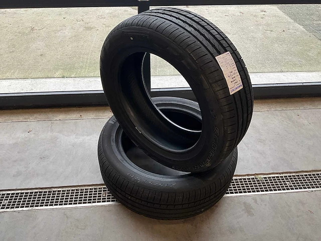 Pirelli "scorpion verde" 235/55 r19 (2x) - afbeelding 1 van  8