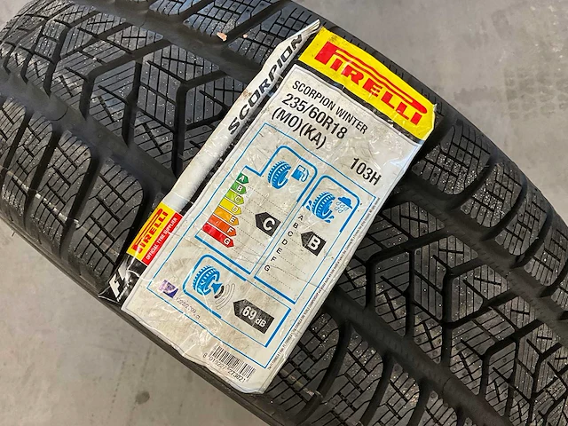 Pirelli "scorpion winter" 235/60 r18 - afbeelding 2 van  4
