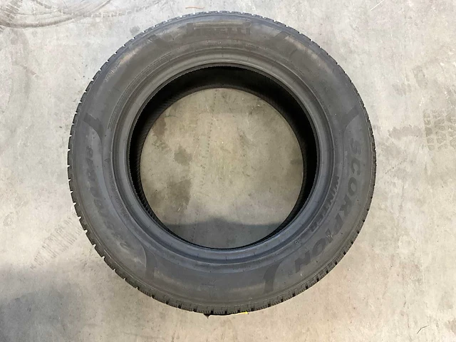 Pirelli "scorpion winter" 235/60 r18 - afbeelding 3 van  4