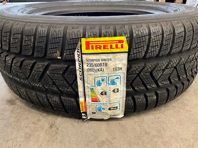 Pirelli "scorpion winter" 235/60 r18 - afbeelding 4 van  4