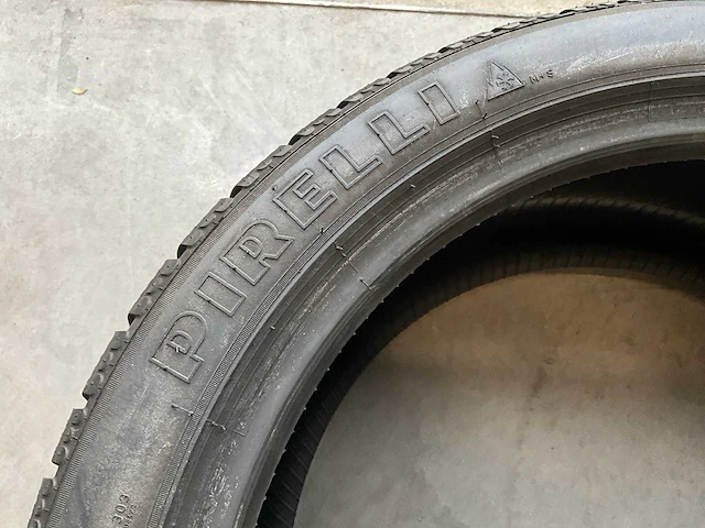 Pirelli "sottozero winter 240" 255/40 r19 (2x) - afbeelding 3 van  7