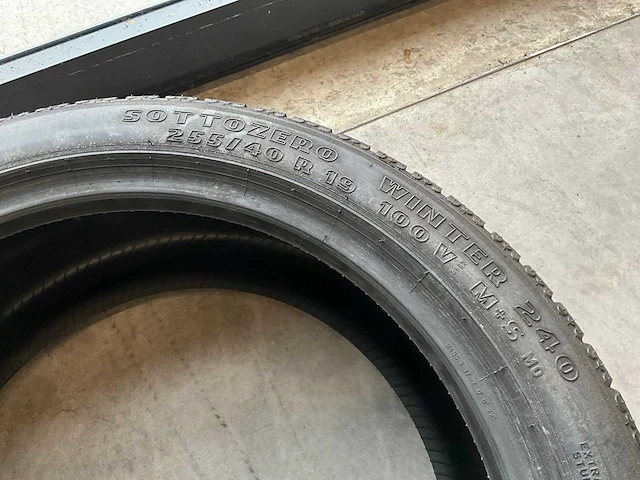 Pirelli "sottozero winter 240" 255/40 r19 (2x) - afbeelding 4 van  7