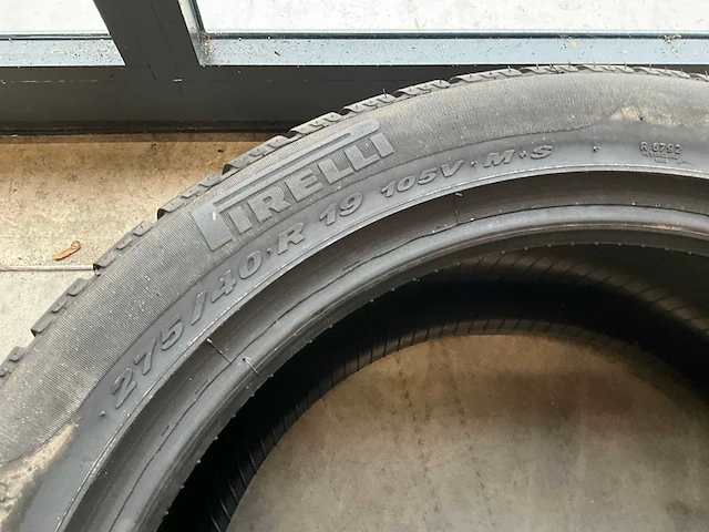 Pirelli "sottozero winter 240" 275/40 r19 (2x) - afbeelding 3 van  6