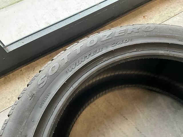 Pirelli "sottozero winter 240" 275/40 r19 (2x) - afbeelding 4 van  6