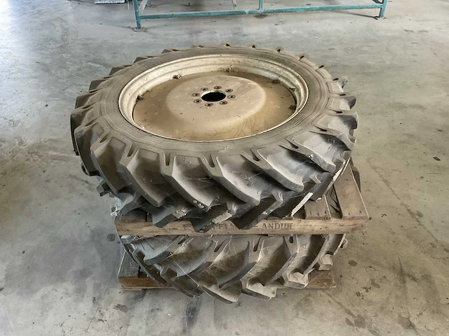Pirelli tm300s band met velg (2x) - afbeelding 1 van  6
