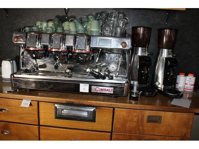 Piston koffiemachine la cimbali m100 compleet met 2 digitale bonenmalers la cimbali magnum on demand touch.... - afbeelding 1 van  8