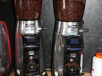 Piston koffiemachine la cimbali m100 compleet met 2 digitale bonenmalers la cimbali magnum on demand touch.... - afbeelding 4 van  8