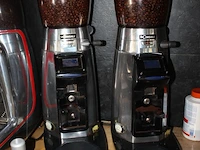 Piston koffiemachine la cimbali m100 compleet met 2 digitale bonenmalers la cimbali magnum on demand touch.... - afbeelding 5 van  8