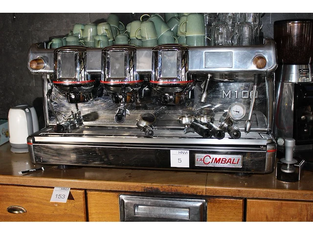 Piston koffiemachine la cimbali m100 compleet met 2 digitale bonenmalers la cimbali magnum on demand touch.... - afbeelding 7 van  8