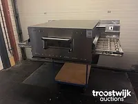 Pizza oven