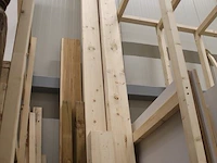 Plaatmateriaal in stelling w.o. gipsplaten, golfplaten, underlayment en balkhout w.o. 65x150 en 50x70mm. - afbeelding 5 van  5