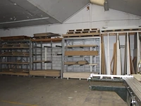 Plaatmateriaal in wandstelling in div maten en uitvoeringen waaronder spaanplaat, multiplex en mdf. - afbeelding 1 van  2