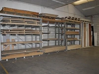 Plaatmateriaal in wandstelling in div maten en uitvoeringen waaronder spaanplaat, multiplex en mdf. - afbeelding 2 van  2
