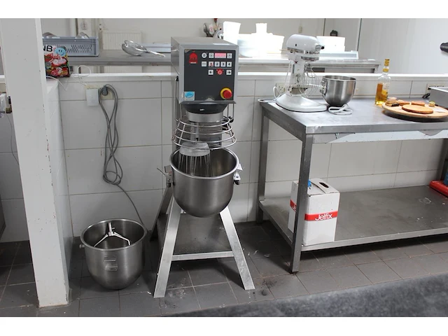 Planeetmenger varimixer bear rn20/vl2 met 2 kommen, mixer en menger. bouwjaar 2017. 230v. - afbeelding 1 van  5