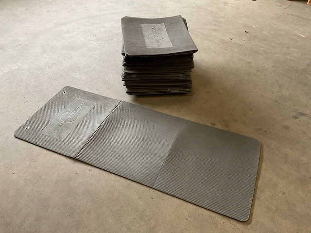 Planet fitness fitness mat (18x) - afbeelding 1 van  3