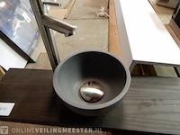 Plank met waskom en kraan grijs/ bruin - afbeelding 2 van  3
