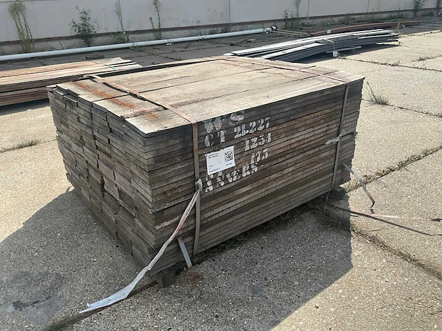 Plank ruw bezaagd azobe (175x) - afbeelding 1 van  6