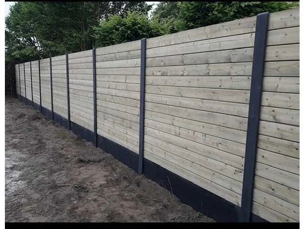 Planten, potten, terras verwarmingen en diverse omheiningen