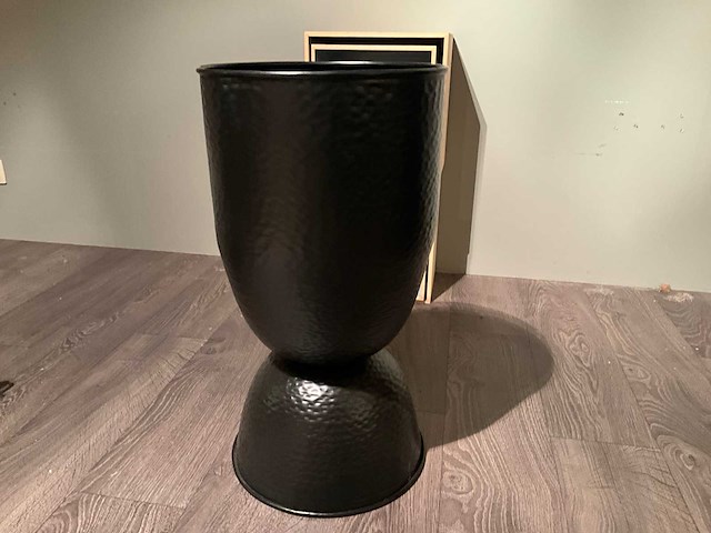 Plantenbak staal - afbeelding 1 van  5