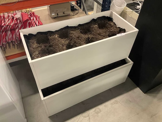 Plantenbakken en sokkel (3x) - afbeelding 3 van  3