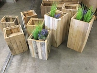 Plantenbakken gemaakt van gebruikt hout, 2 soorten. (10x) - afbeelding 1 van  3