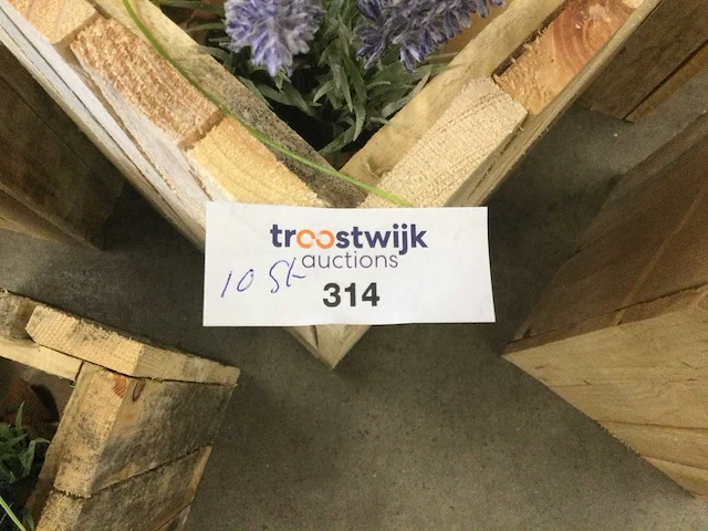 Plantenbakken gemaakt van gebruikt hout, 2 soorten. (10x) - afbeelding 3 van  3
