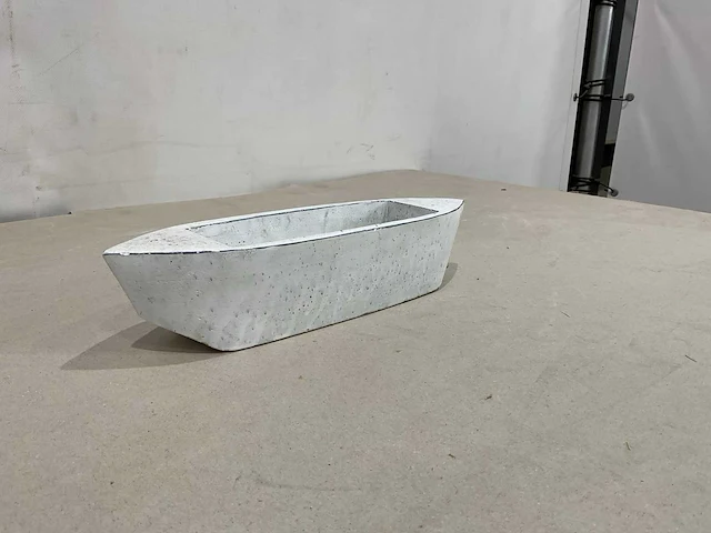 Plantpot stenen bootje 32 cm (12x) - afbeelding 1 van  7