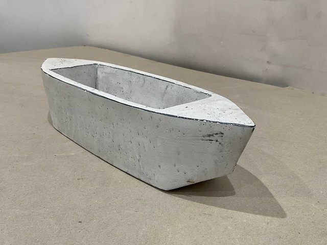 Plantpot stenen bootje 32 cm (12x) - afbeelding 7 van  7