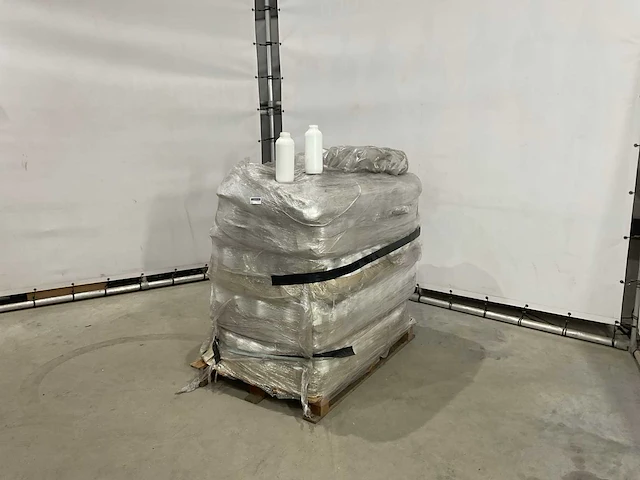 Plastic fles 1 liter (370x) - afbeelding 1 van  6