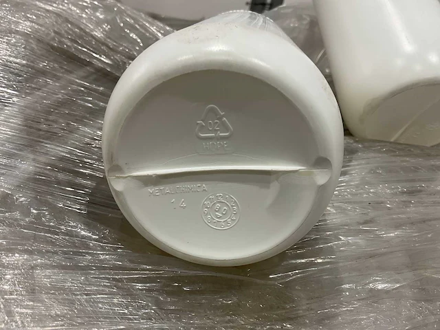 Plastic fles 1 liter (370x) - afbeelding 6 van  6