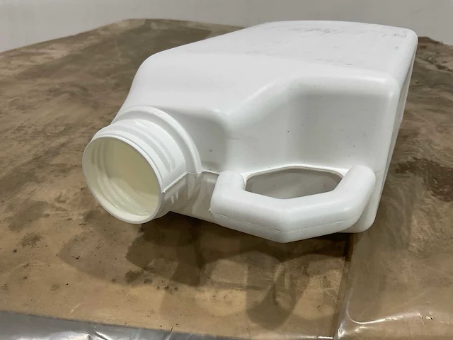 Plastic fles 2 liter (336x) - afbeelding 6 van  6
