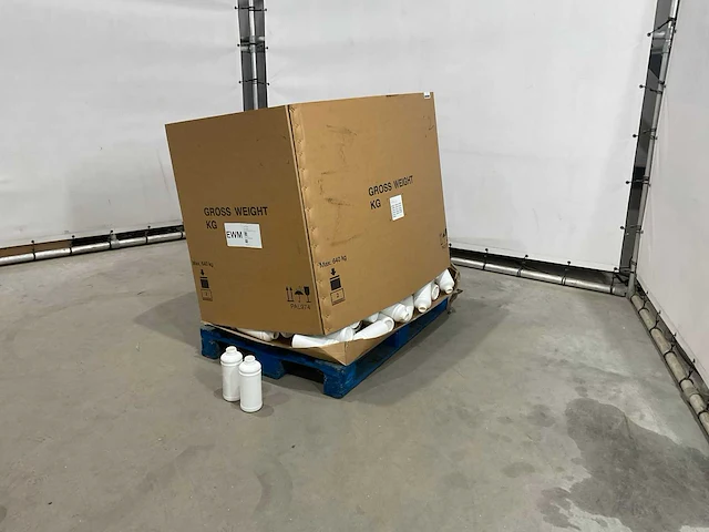 Plastic flessen - afbeelding 1 van  6