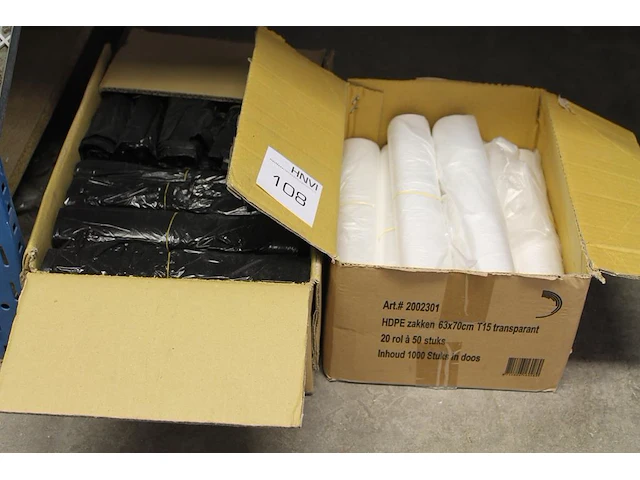 Plastic zakken in 2 dozen. - afbeelding 1 van  2