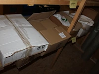 Plastic zakken in diverse maten en uitvoeringen waaronder kledinghoezen in zeven dozen. - afbeelding 1 van  5