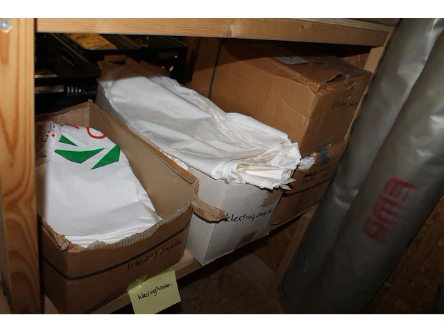 Plastic zakken in diverse maten en uitvoeringen waaronder kledinghoezen in zeven dozen. - afbeelding 2 van  5