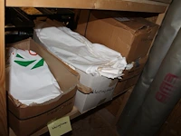 Plastic zakken in diverse maten en uitvoeringen waaronder kledinghoezen in zeven dozen. - afbeelding 2 van  5