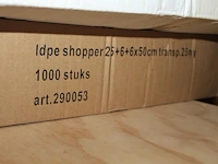 Plastic zakken in diverse maten en uitvoeringen waaronder kledinghoezen in zeven dozen. - afbeelding 5 van  5